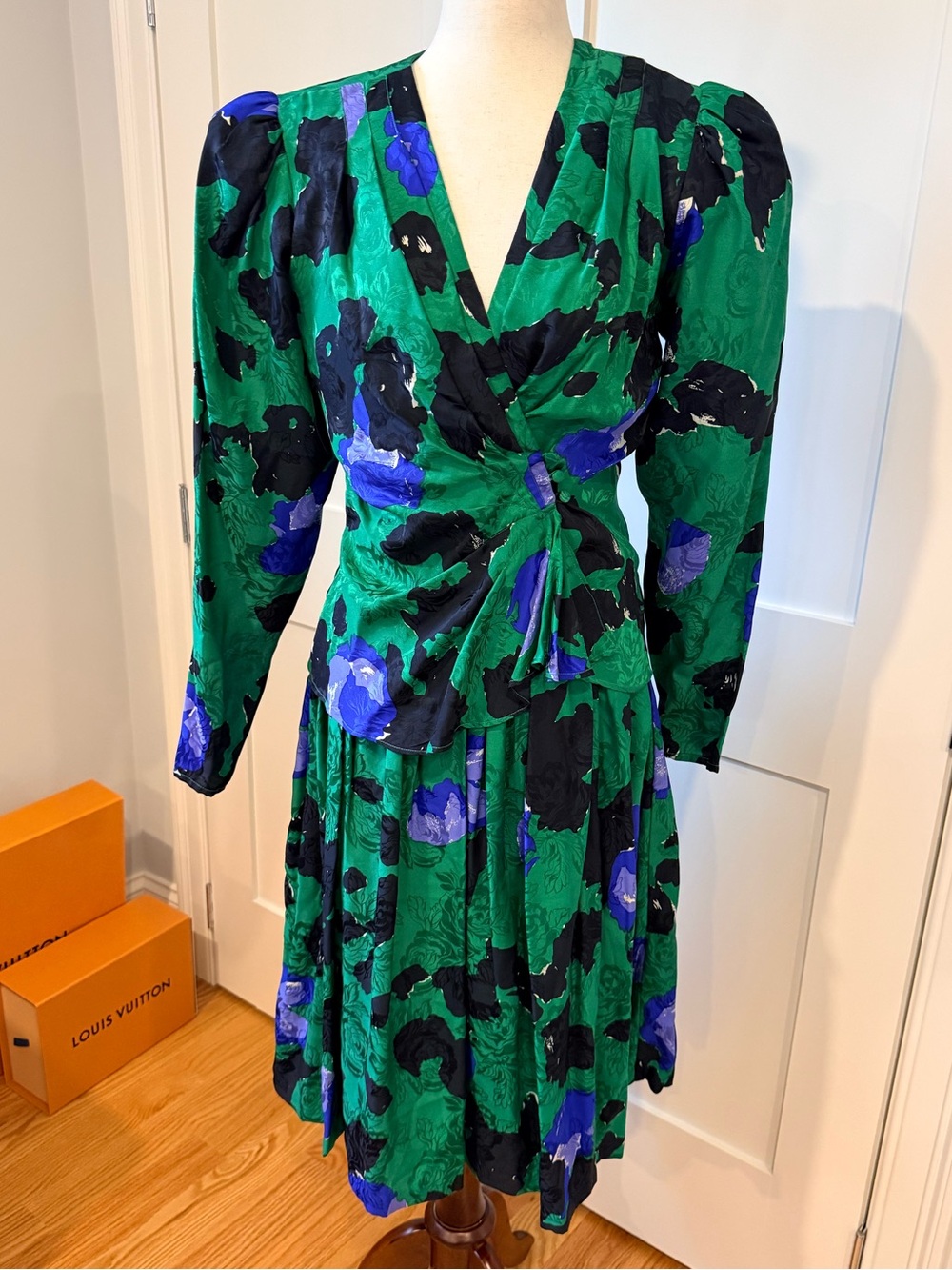Vintage Flora Kung Elegant Green Floral Silk Skirt Set